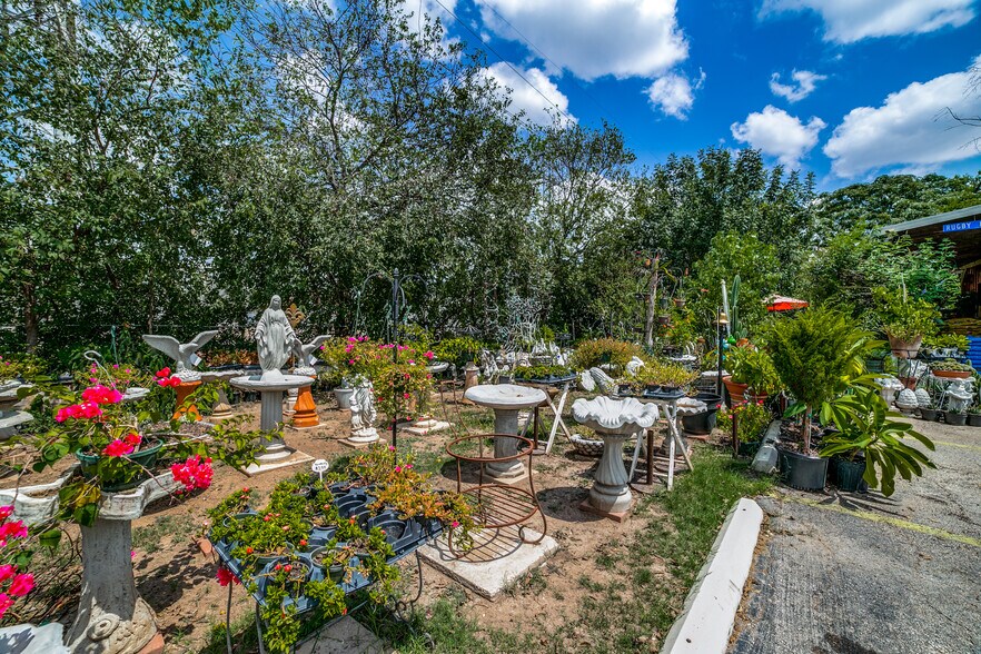 More Photos Of 2006 Pinn Rd, San Antonio Warehouse For Sale