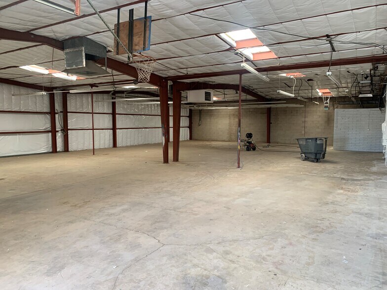 More Photos Of 2019 E 17th St, Tucson Warehouse For Lease