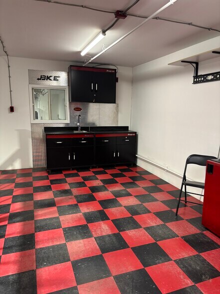 More Photos Of 60 Madison Cres, Spruce Grove Service For Lease