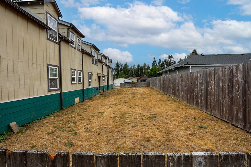 More Photos Of 1740 Spruce St, Myrtle Point Apartments For Sale
