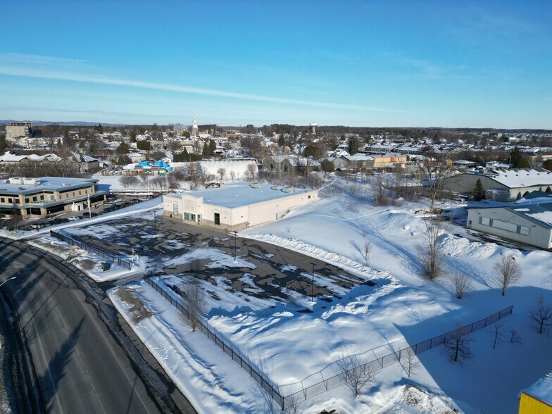 More Photos Of 2747 Chamberland St, Clarence-Rockland Freestanding For Lease