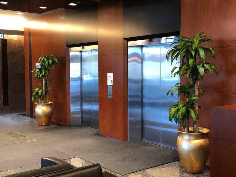 More Photos Of 3400 Boul Du Souvenir, Laval Office For Lease