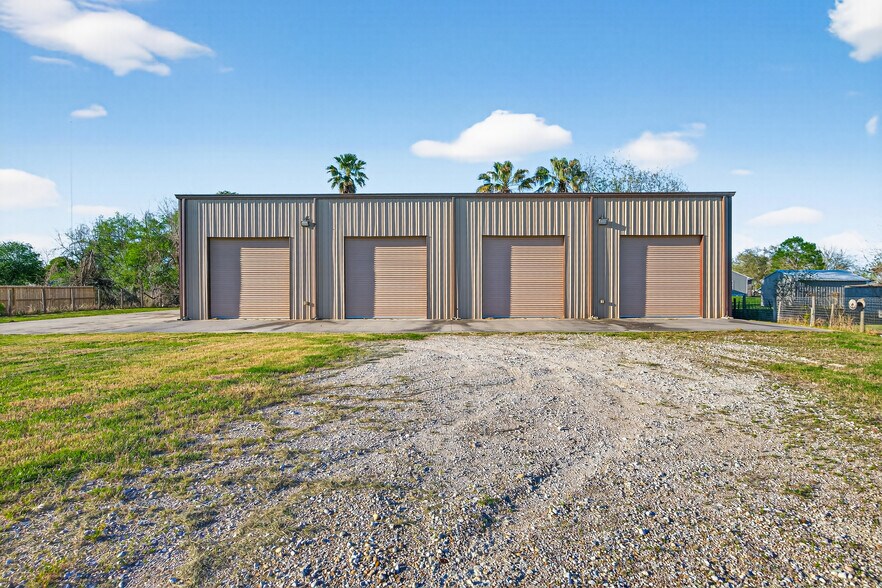 Primary Photo Of 5901 County Road 675B, Rosharon Warehouse For Lease