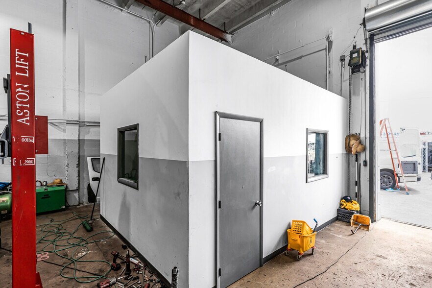 More Photos Of 1165 E 24 St, Miami Warehouse For Lease