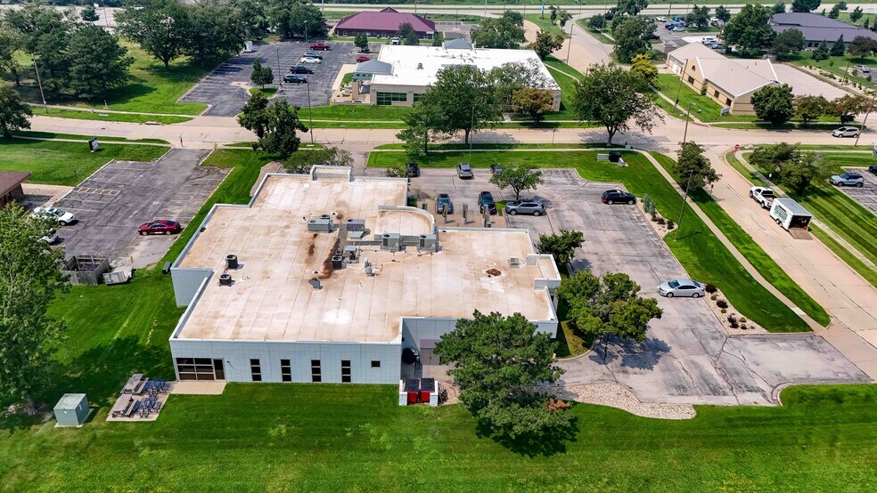 More Photos Of 3950 River Ridge Dr NE, Cedar Rapids Office For Sale