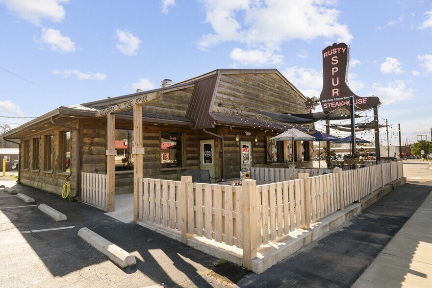 More Photos Of 601 N 1st St, Pulaski Restaurant For Sale