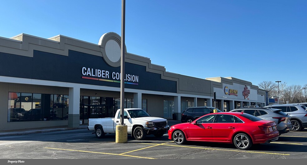 Primary Photo Of 15434-15444 Manchester Rd, Ellisville General Retail For Sale