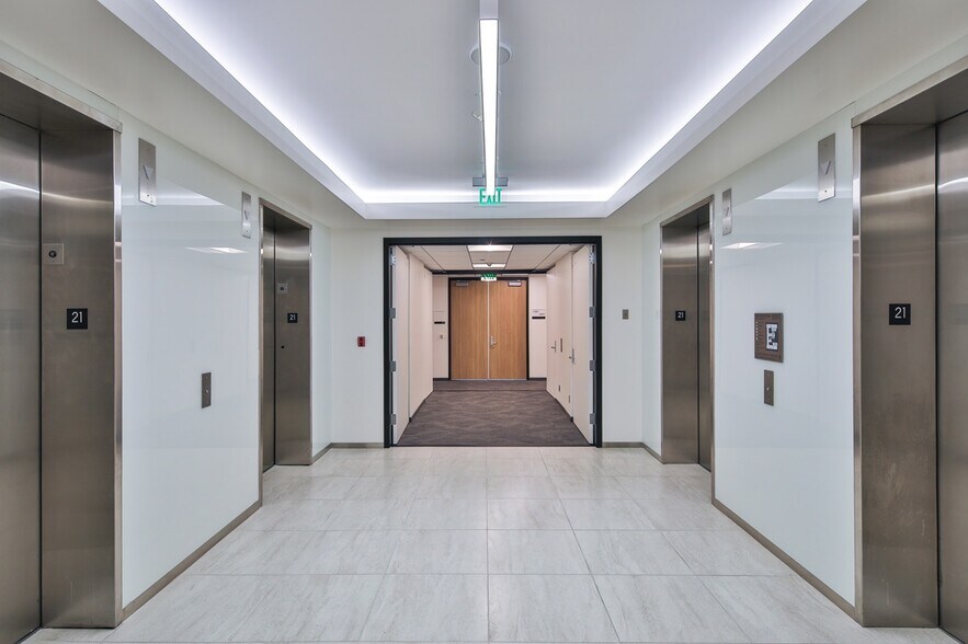 More Photos Of 888 S Figueroa St, Los Angeles Office For Lease