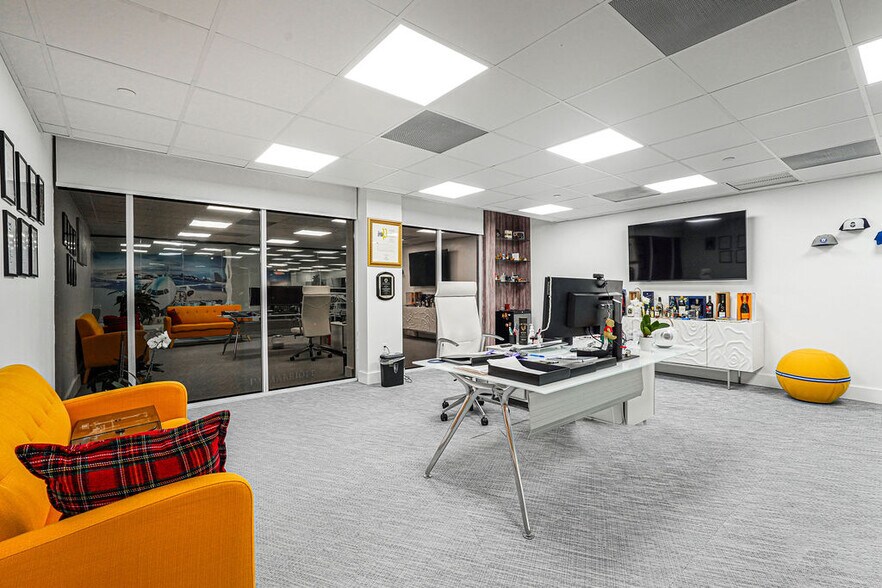 More Photos Of 1110 Brickell Ave, Miami Office For Sale