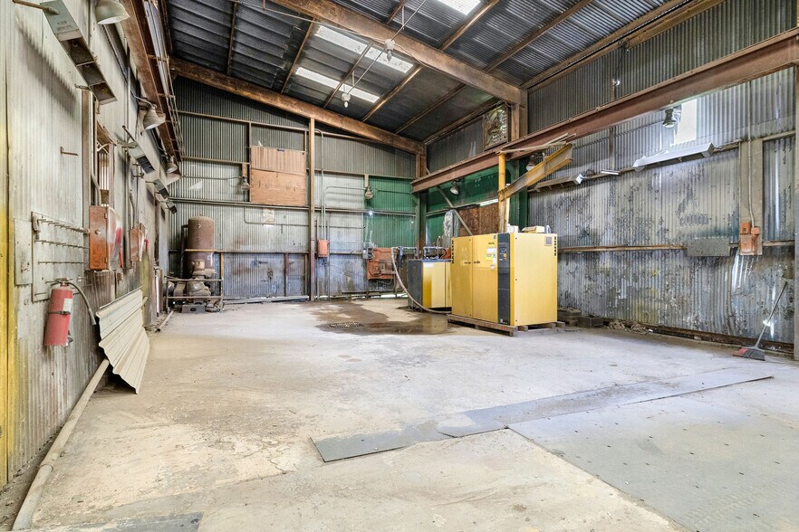 More Photos Of 9482 Robbins rd, Altoona Warehouse For Sale