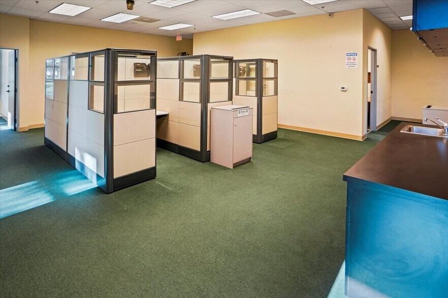 More Photos Of 42913 Capital Dr, Lancaster Light Manufacturing For Sale