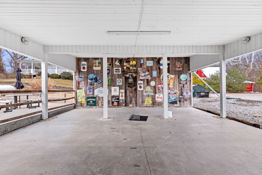 More Photos Of 2999 S Highway 94, Defiance Bar For Sale