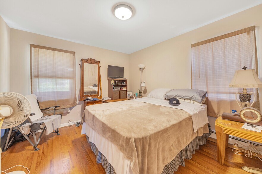 More Photos Of 161 S Pearl St, Pearl River Apartments For Sale