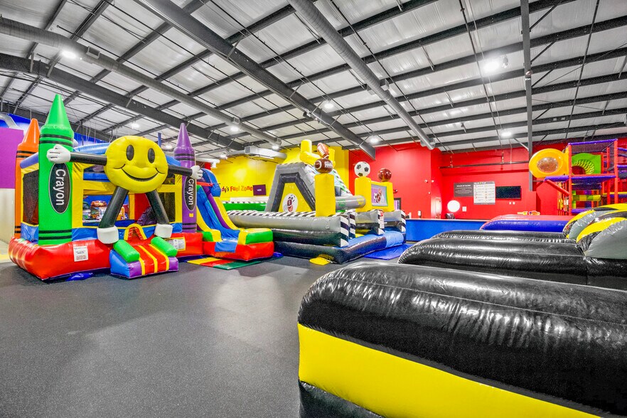 More Photos Of 585 Willow ln, McDonough Sports And Entertainment For Sale