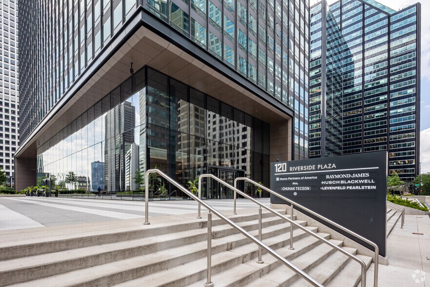 More Photos Of 120 S Riverside Plz, Chicago Business Park For Lease