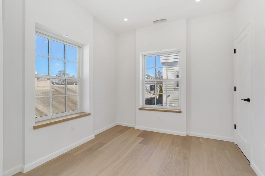 More Photos Of 63 Church St, Greenwich Apartments For Sale