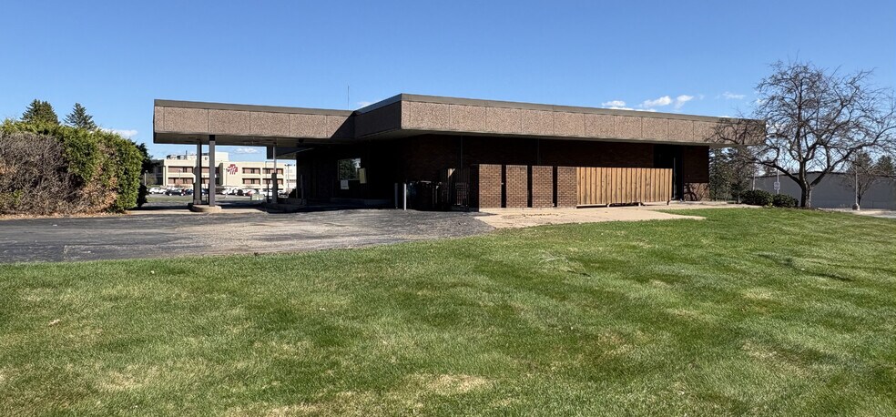 More Photos Of 2755 Plaza Dr, Wausau Bank For Sale