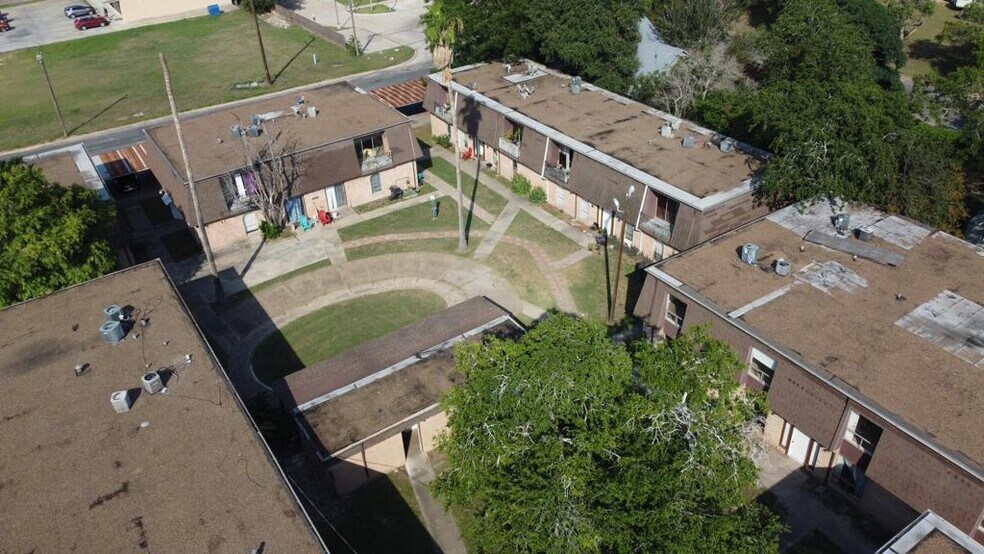 More Photos Of 1200 E Houston St, Beeville Apartments For Sale