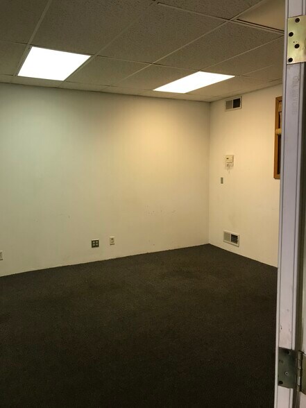 More Photos Of 4616 W Fullerton Ave, Chicago Light Manufacturing For Sale