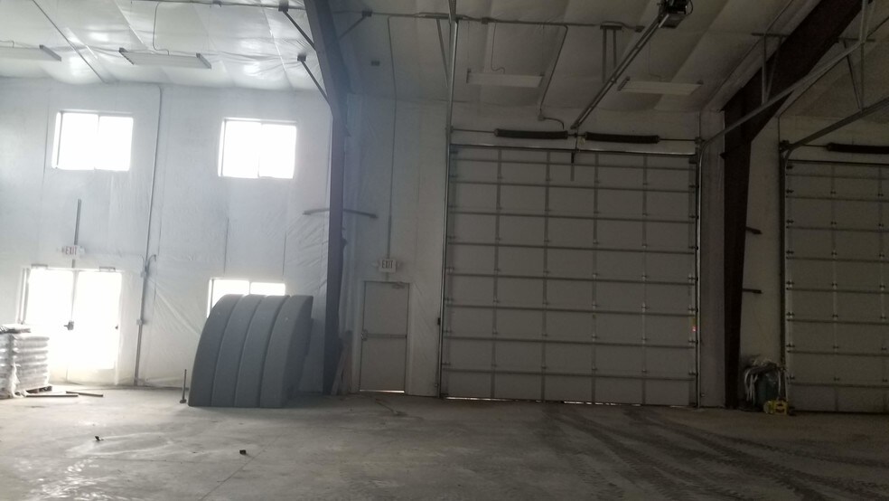 More Photos Of 6414 Wickum Rd, Williston Warehouse For Lease