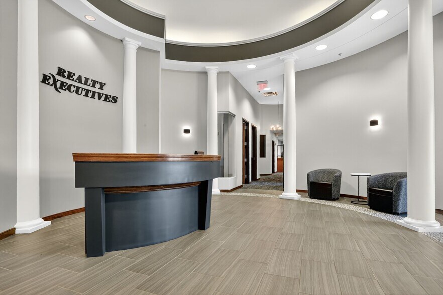 More Photos Of 11401 Ash St, Overland Park Medical For Sale