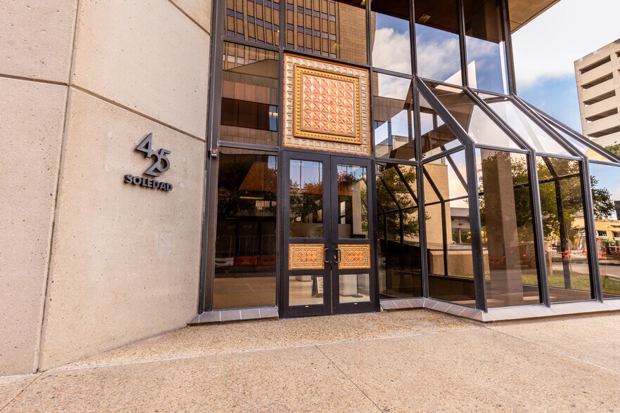 More Photos Of 425 Soledad St, San Antonio Loft Creative Space For Lease