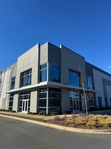 More Photos Of 13359 Reese Blvd, Huntersville Distribution For Lease