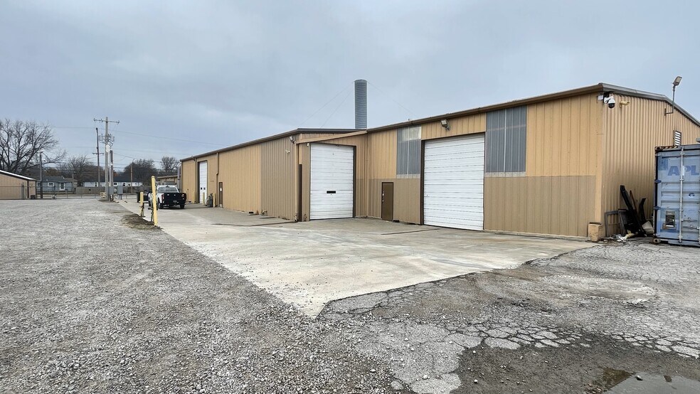 More Photos Of 7519 E Pine St, Tulsa Warehouse For Sale