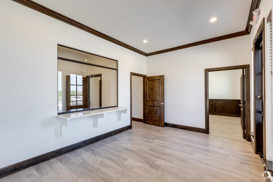 More Photos Of 1201 Magnolia Ct, Moore Office For Sale