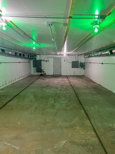 More Photos Of 1010 34th St, Bakersfield Warehouse For Sale