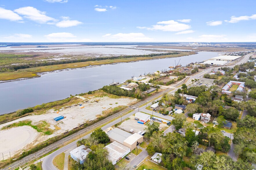 More Photos Of 616 Bay St, Brunswick Warehouse For Lease