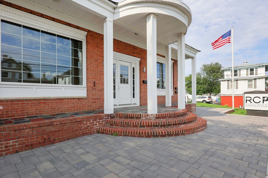 More Photos Of 215 Washington Rd, Sayreville Storefront Retail Residential For Lease