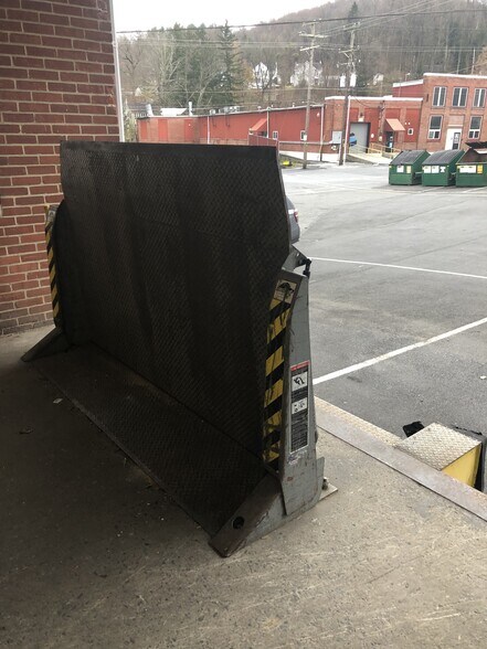 More Photos Of 2 W Wyomissing Ave, Mohnton Manufacturing For Lease