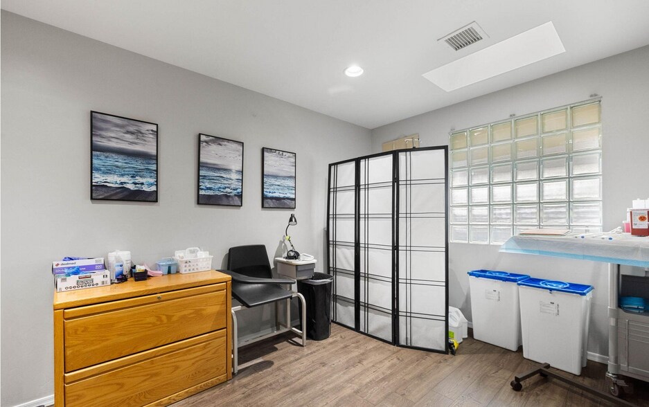 More Photos Of 143 E Merritt St, Prescott Medical For Sale