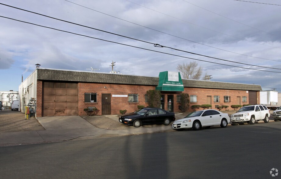 More Photos Of 3875 Newport St, Denver Warehouse For Lease