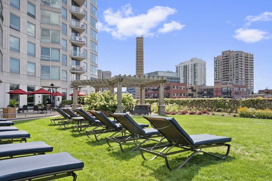 More Photos Of 300 N Canal St, Chicago Apartments For Lease