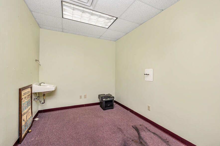 More Photos Of 860 NW Washington Blvd, Hamilton Medical For Lease