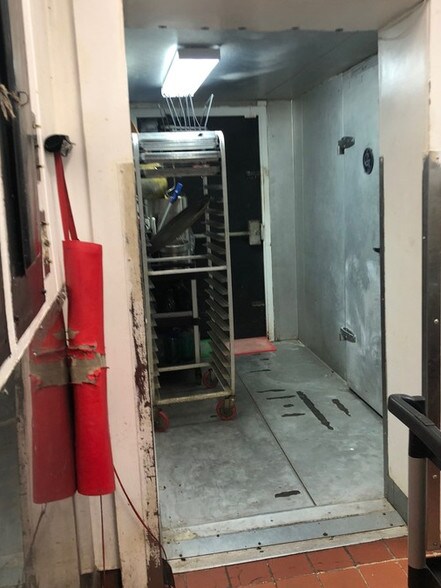 More Photos Of 4219 Fredericksburg Rd, San Antonio Storefront Retail Office For Sale