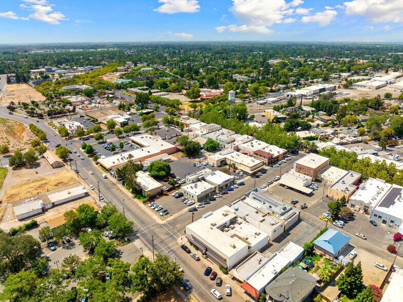 More Photos Of 409 Center St, Yuba City Storefront Retail Office For Lease