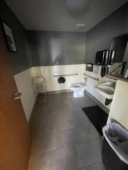 More Photos Of 1950 5th St, Norco Warehouse For Lease