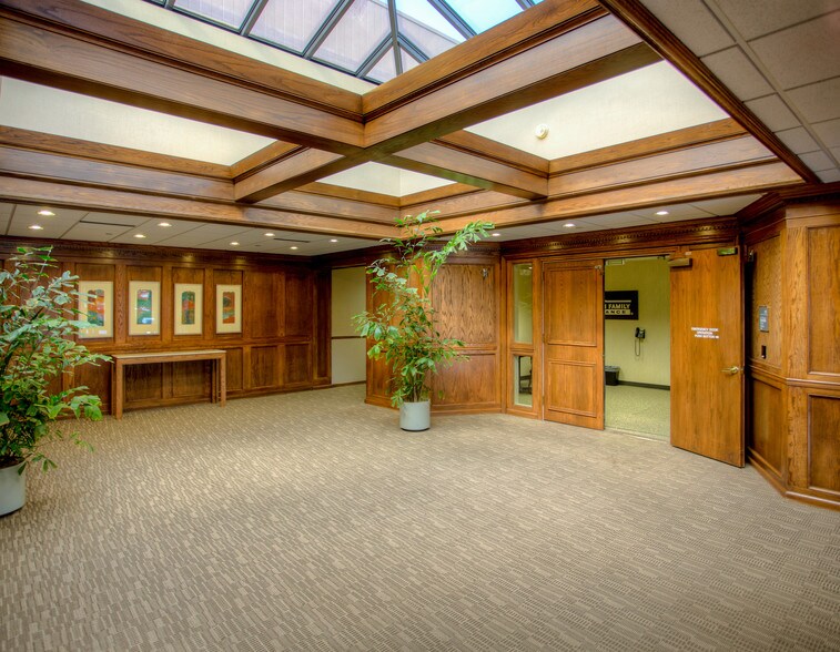 More Photos Of 4200 Corporate Dr, West Des Moines Office For Lease
