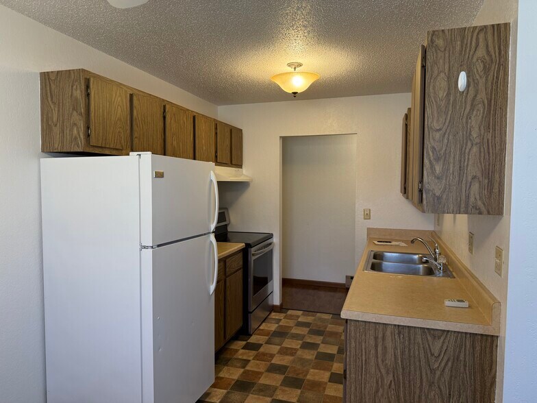 More Photos Of 120-124 E 13th St, Blue Earth Apartments For Sale
