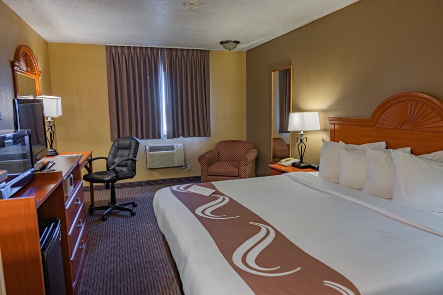 More Photos Of 730 E Jennifer Ln, Sidney Hotel For Sale