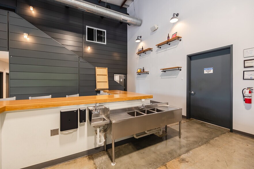 More Photos Of 110 Greenfield St, Wilmington General Retail For Sale