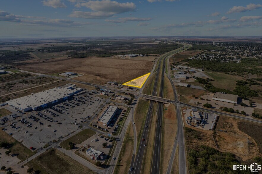 More Photos Of 2912 Central Fwy, Wichita Falls Land For Sale