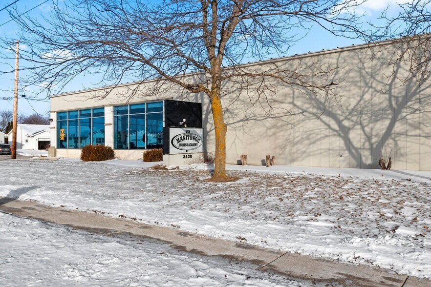 More Photos Of 3420 Dewey St, Manitowoc Freestanding For Lease