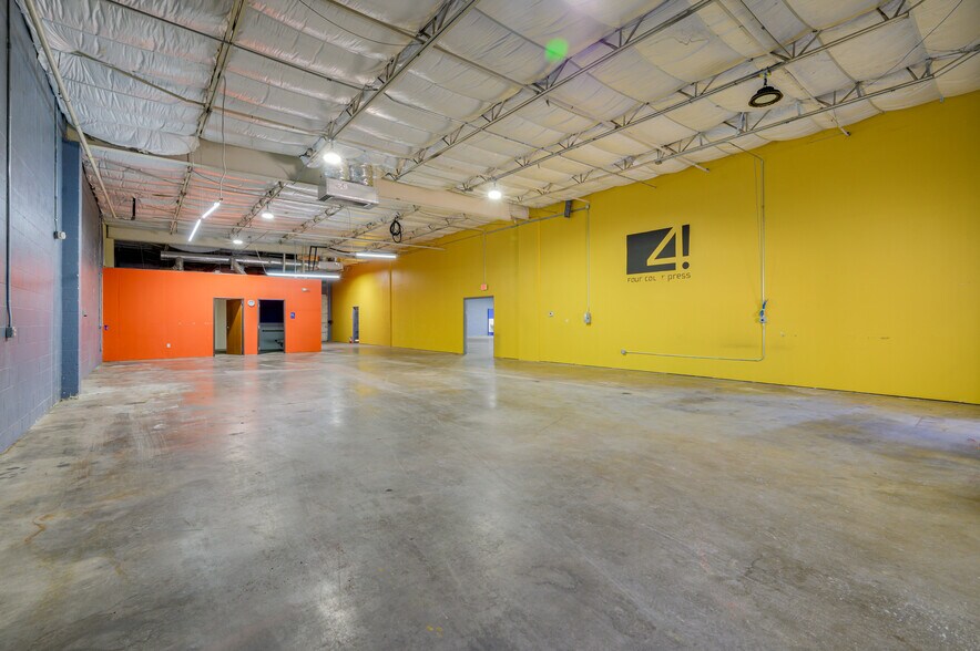 More Photos Of 3300 Lawnwood St, Fort Worth Warehouse For Sale