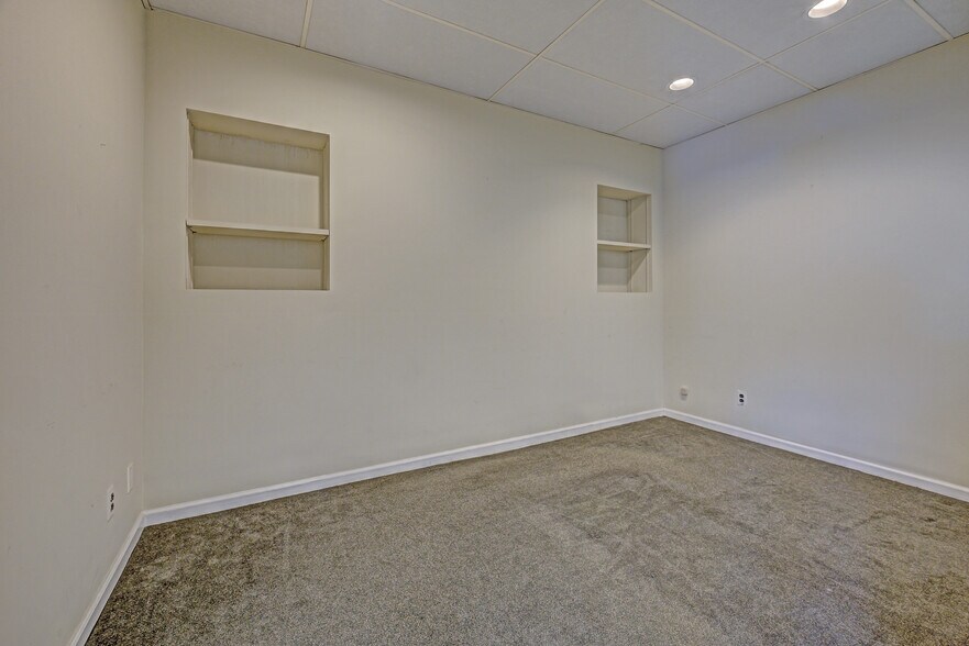 More Photos Of 528-538 Bloomfield Ave, Verona Storefront For Lease