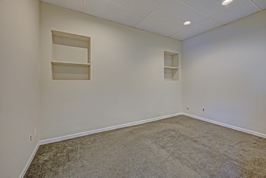 More Photos Of 528-538 Bloomfield Ave, Verona Storefront For Lease