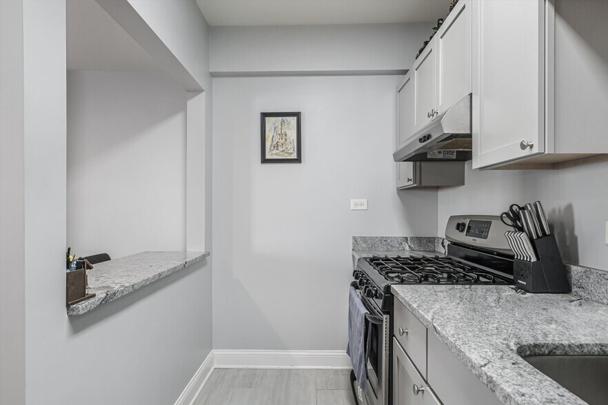 More Photos Of 5481 N Northwest Hwy, Chicago Storefront Retail Residential For Sale